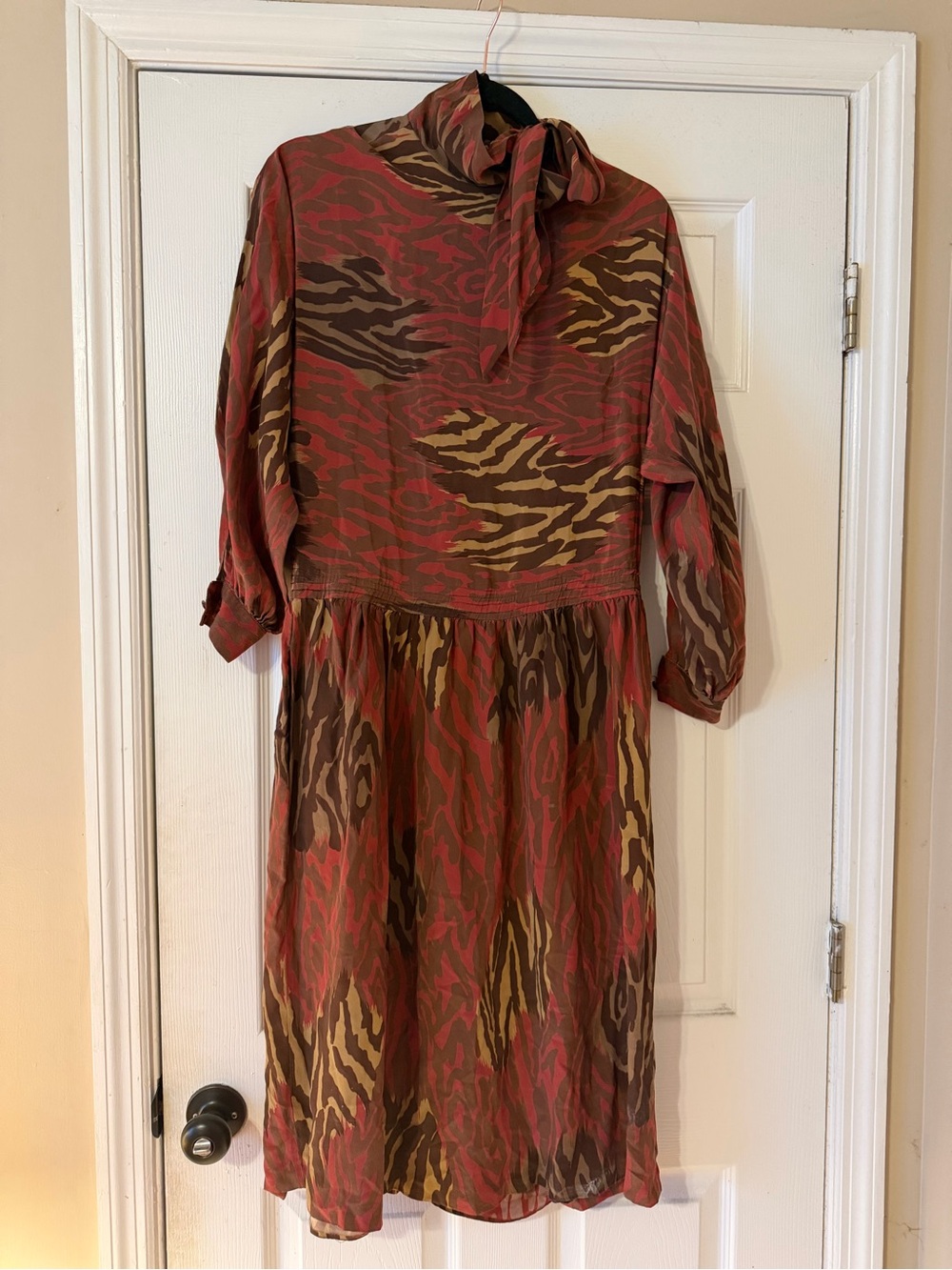 Women’s Red Brown Patterned Tie-Neck Dress